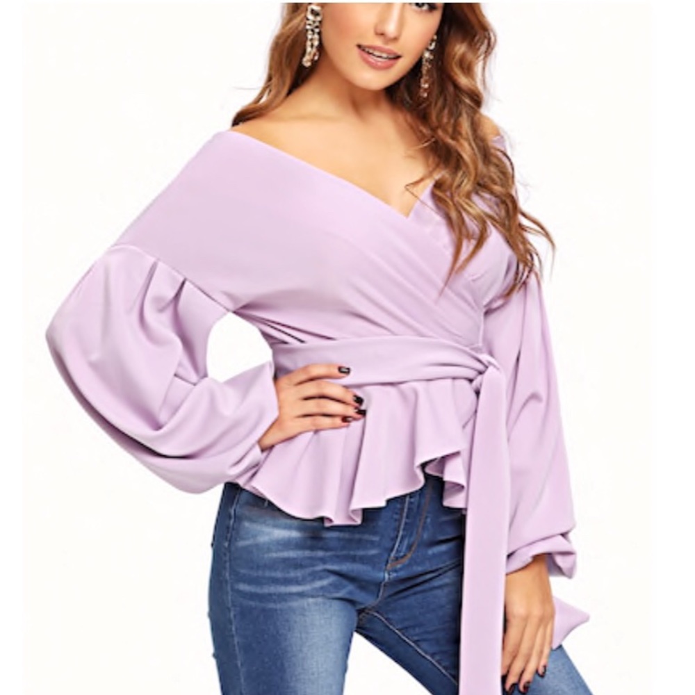 💐NWT Gorgeous Lilac Lantern Sleeve Peplum Blouse! - Picture 3 of 4